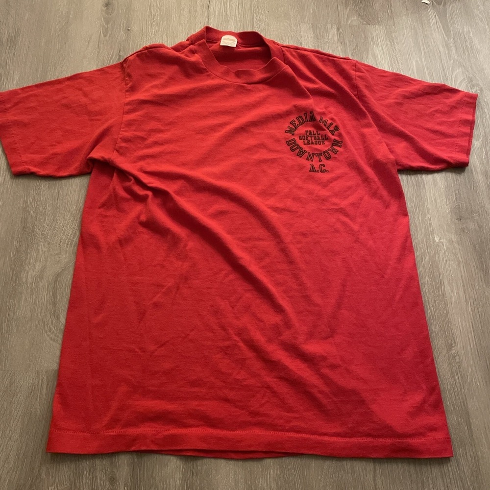 Vintage SPORTSWEAR 80s Red T-Shirt Made In USA Size L Single Stitch
